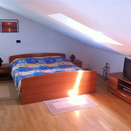 Smjestaj -sobe Pia Lejlighed Mošćenička Draga